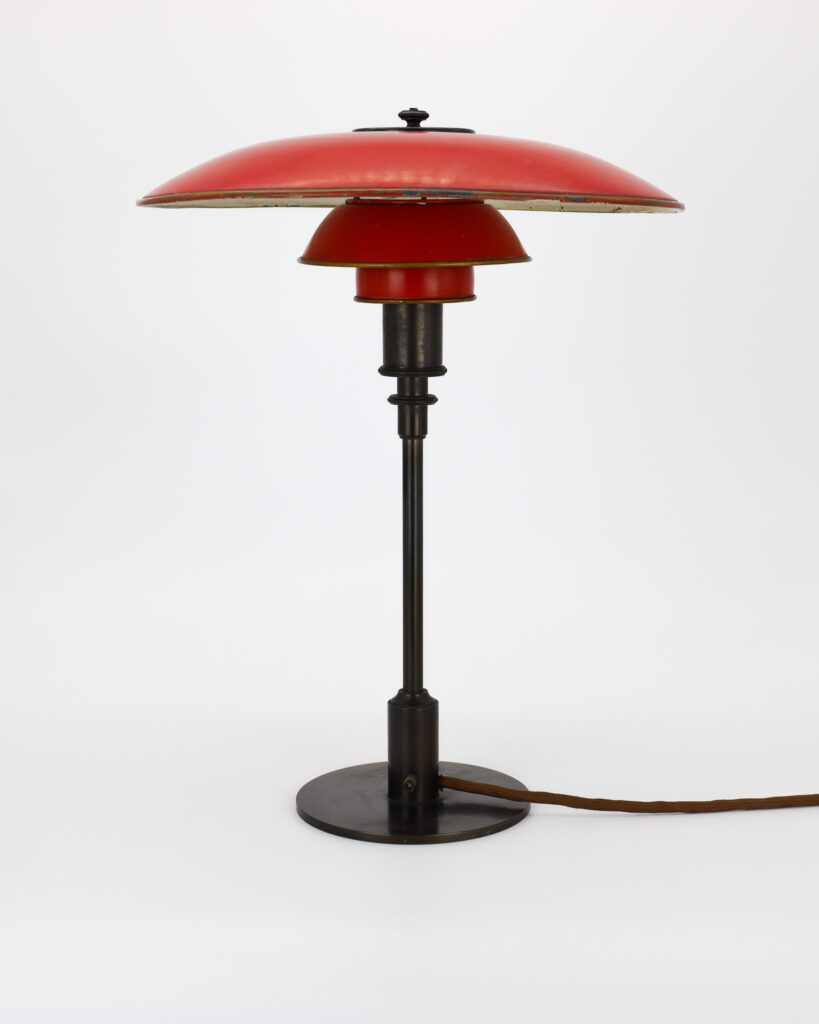 3,2/2 bordlampe udført hos Louis Poulsen i 1926-1928.